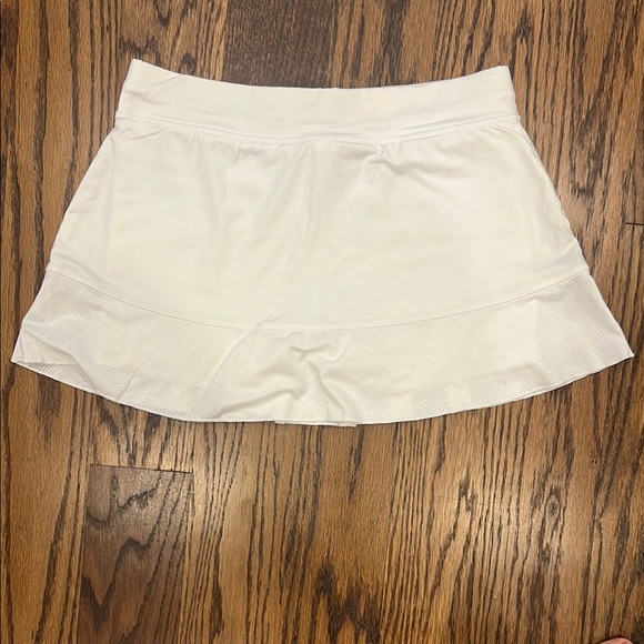 White Tennis Skirt Set for Women - Picture 3 of 10